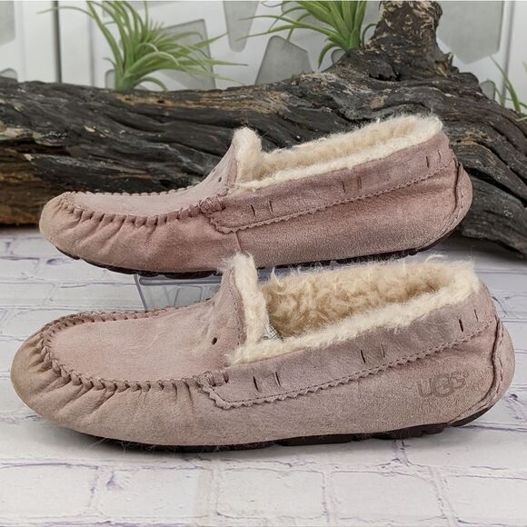 UGG Dakota Slippers - Picture 4 of 9